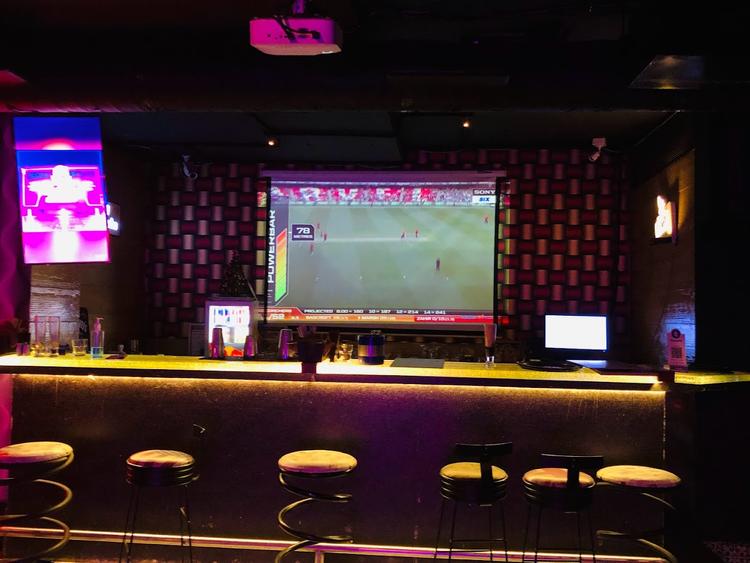 Glassy Lounge Bar gallery image