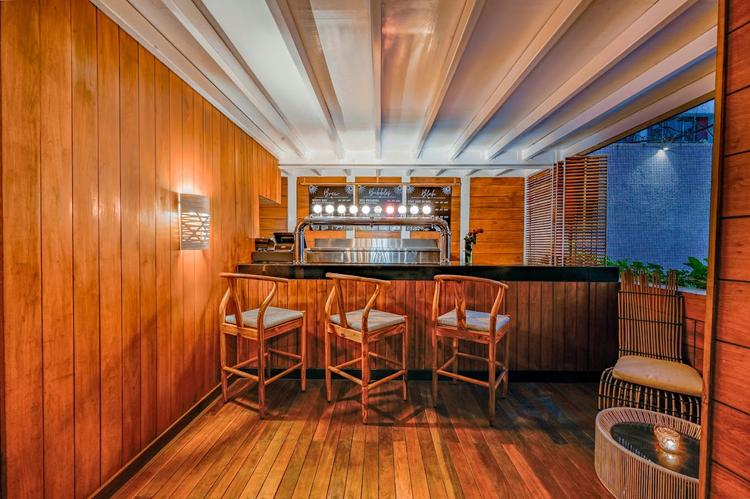 Aqua and iBAR gallery image