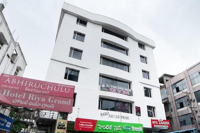 Hotel Riya Grand gallery image
