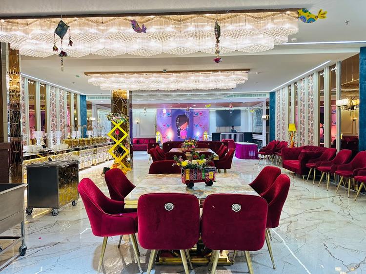 IP Royal Hotel gallery image