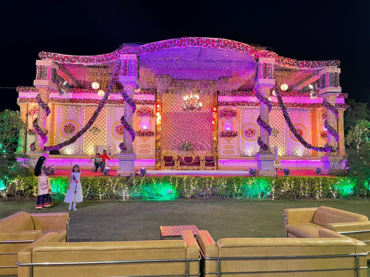 Lavish Farms - Main view