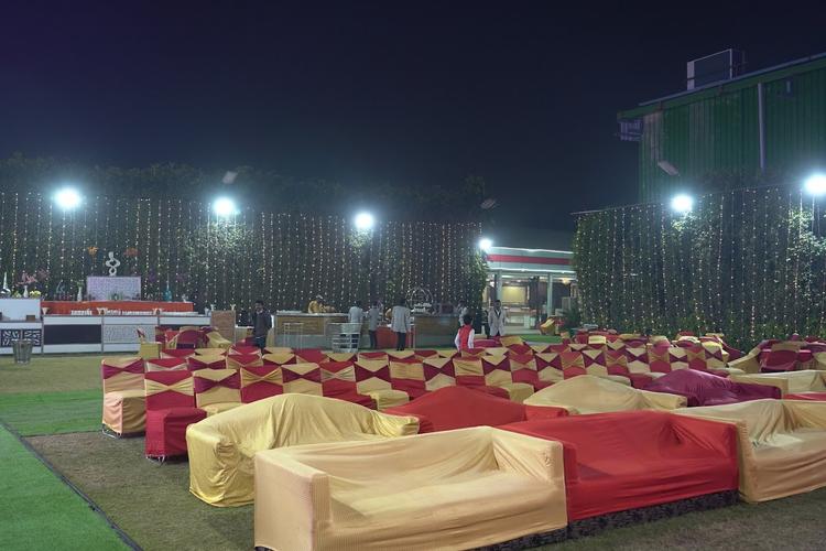 Green Garden Party Lawn gallery image
