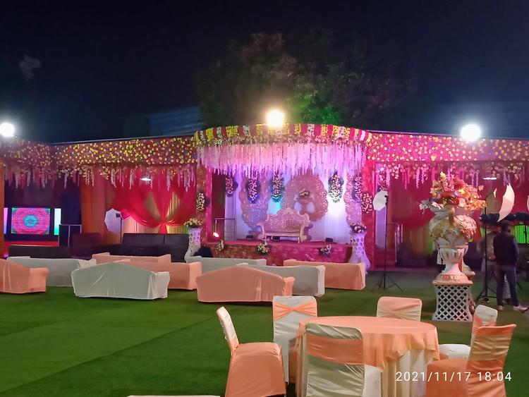 Green Garden Party Lawn gallery image
