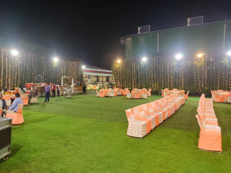 Green Garden Party Lawn gallery image