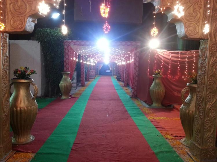 Green Garden Party Lawn gallery image