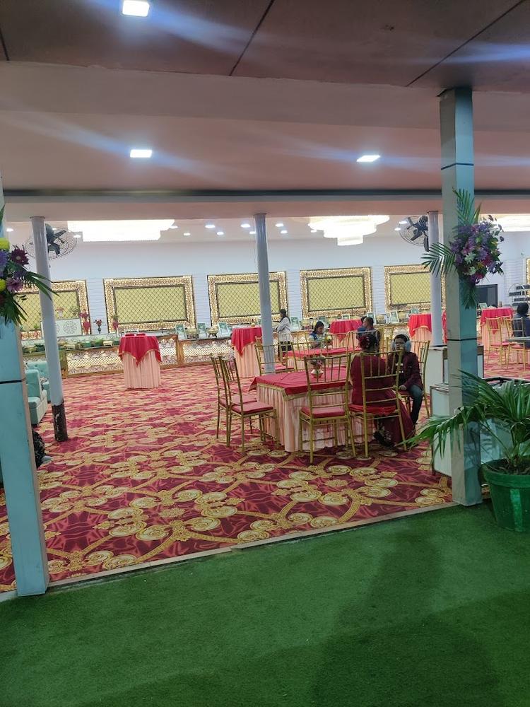 Green Garden Party Lawn gallery image