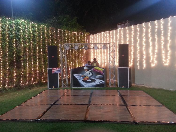 Green Garden Party Lawn gallery image