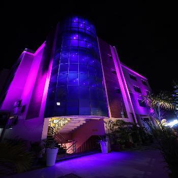 Hotel The Leaf Lucknow
