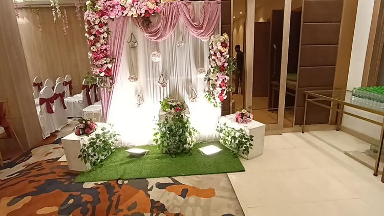 Deep Clarks in lucknow gallery image