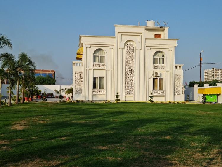 Trident Lawn gallery image