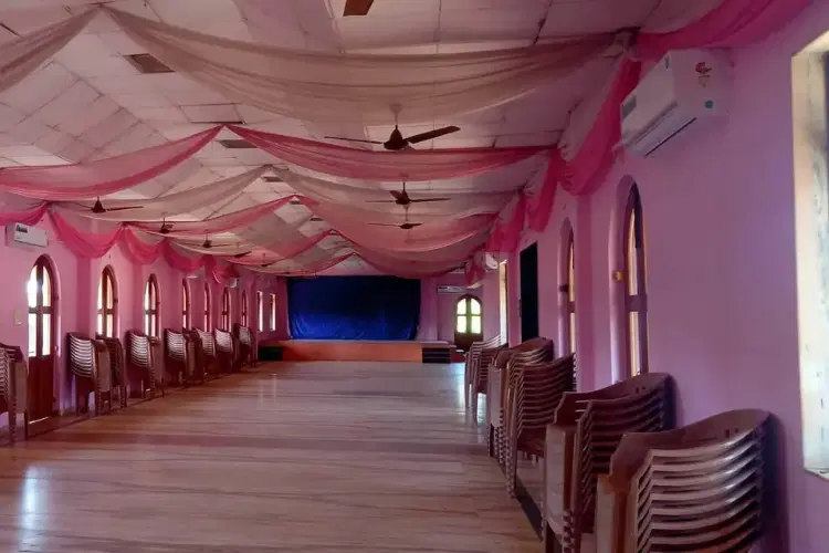 Savitri Hall gallery image