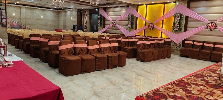 Hotel Taj Heights gallery image