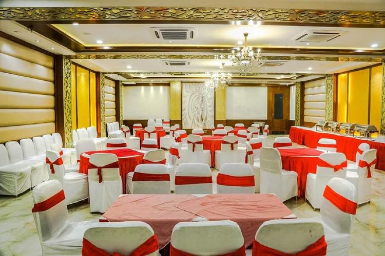 Hotel Taj Heights gallery image
