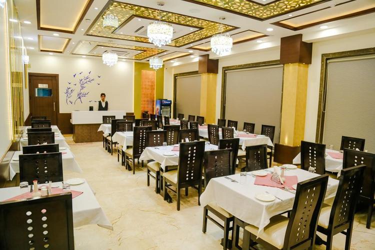 Hotel Taj Heights gallery image